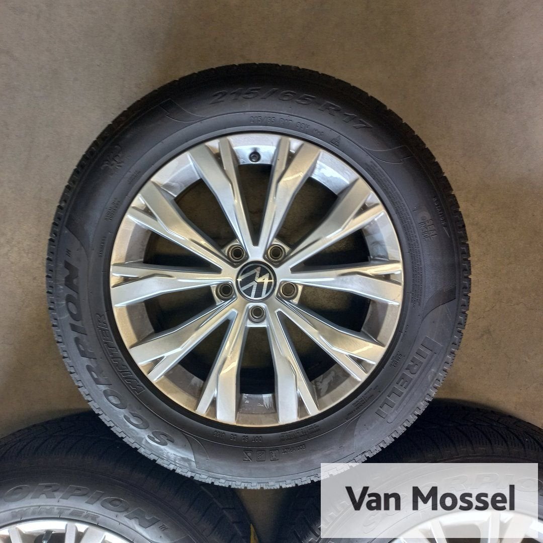 Volkswagen Tiguan Pirelli Scorpion Winter 215/65/R17 99H, Auto-onderdelen, Banden en Velgen, -, -, Banden en Velgen, 17 inch