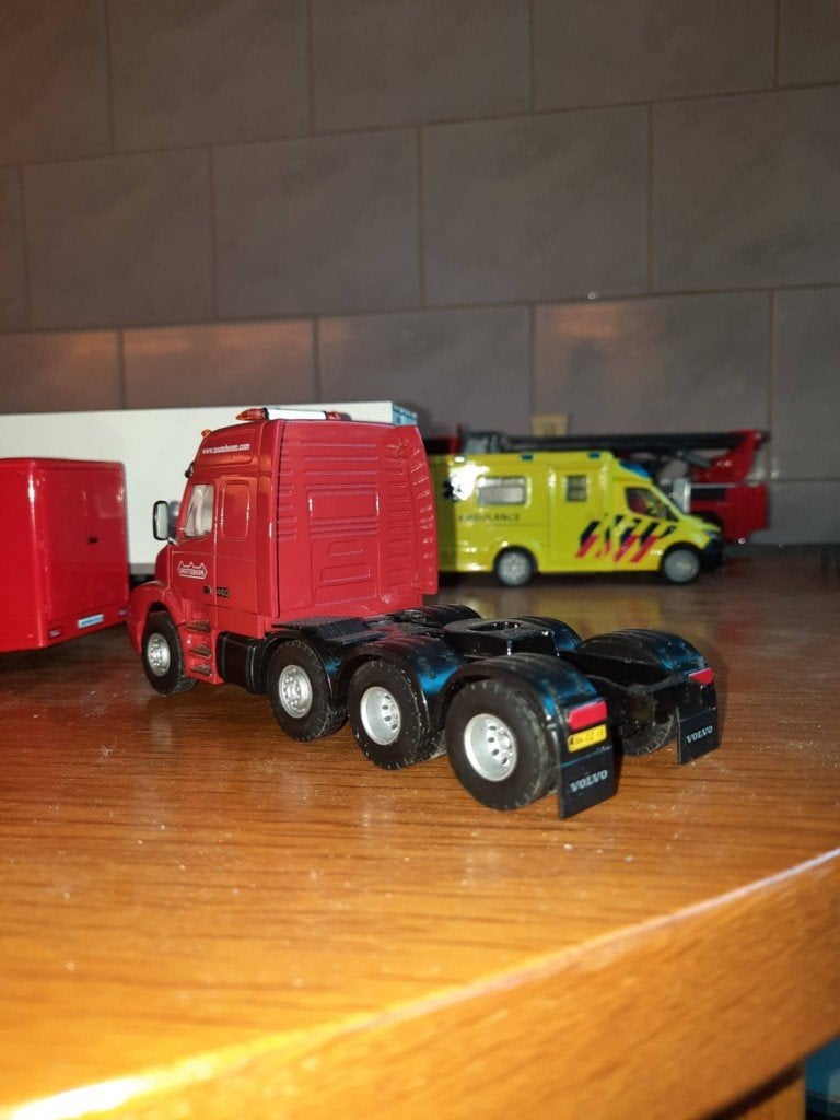 lion volvo nh 4 as, Ophalen of Verzenden, Zo goed als nieuw, Bus of Vrachtwagen, Lion Toys