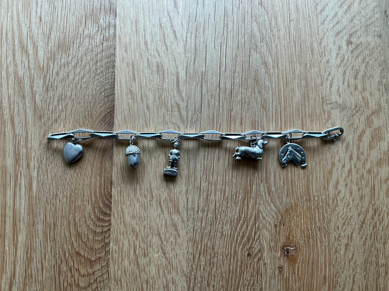 Oude zilveren bedelarmband close for ever met 5 bedels, 21cm, Overige merken, Ophalen of Verzenden, Zo goed als nieuw, 4 bedels of meer