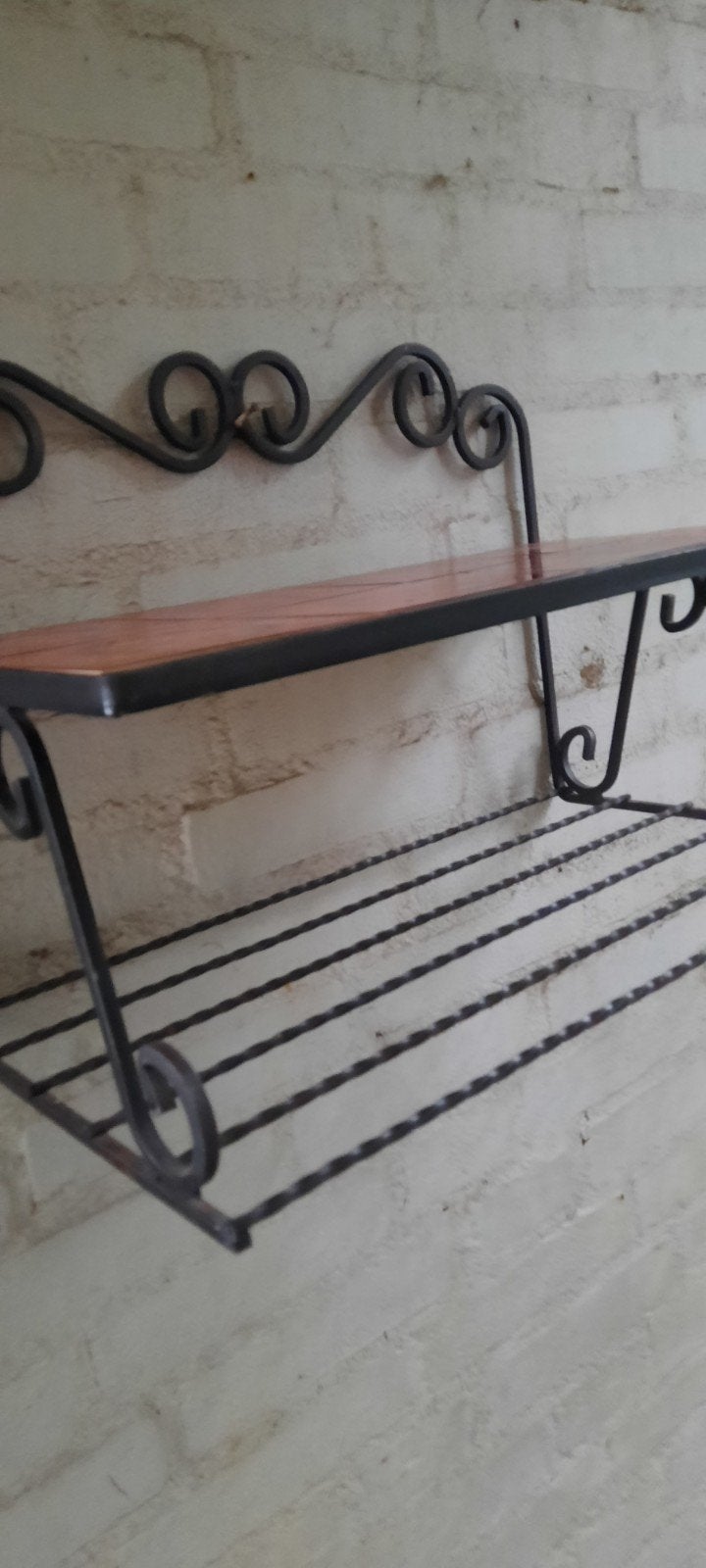 Vintage smeedijzeren wandrek met tegels, Antiek en Kunst, Ophalen of Verzenden