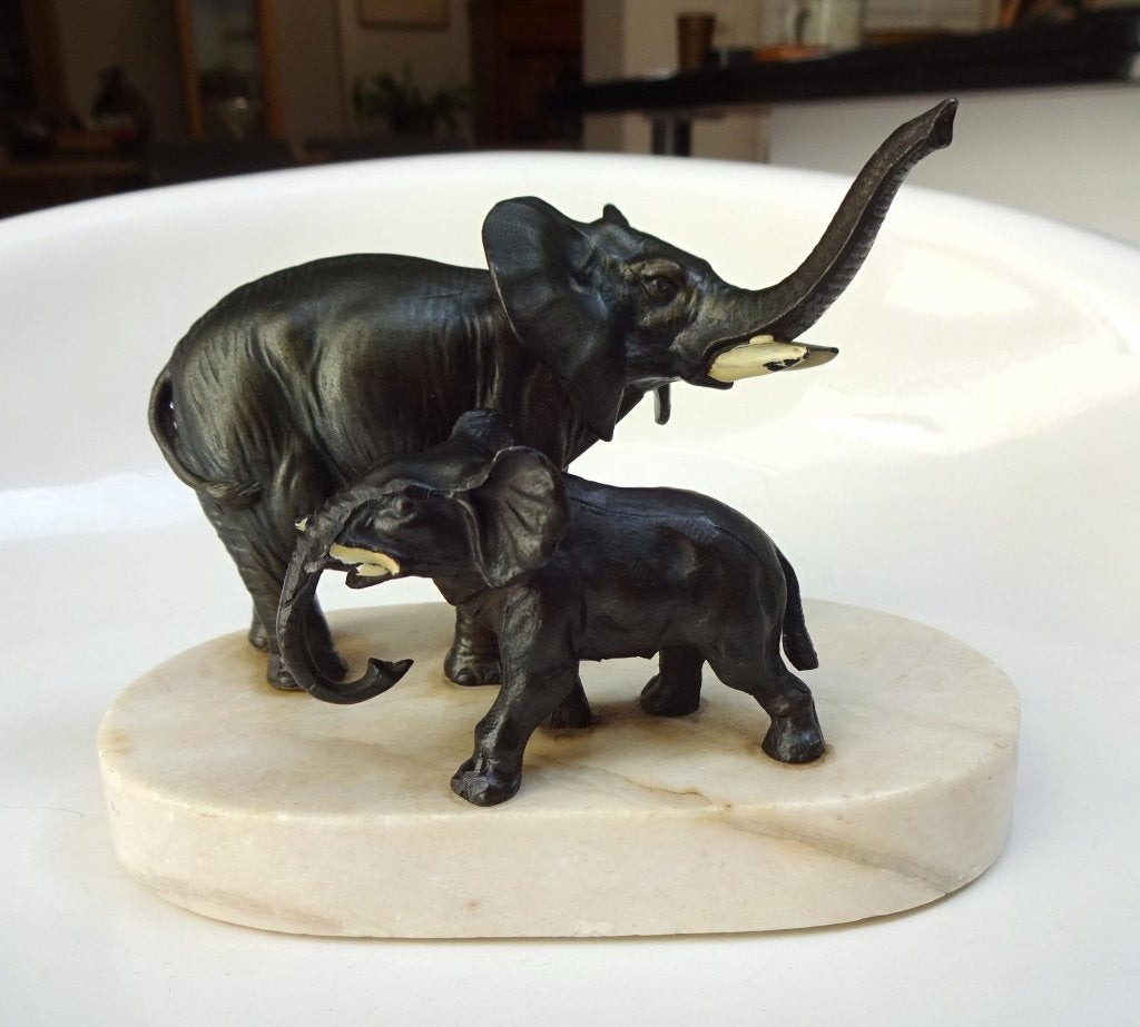 Jaren '30 beeldje: moeder + baby olifant, marmeren plaat, Minder dan 20 cm, Art deco, Ophalen of Verzenden, Zoogdier