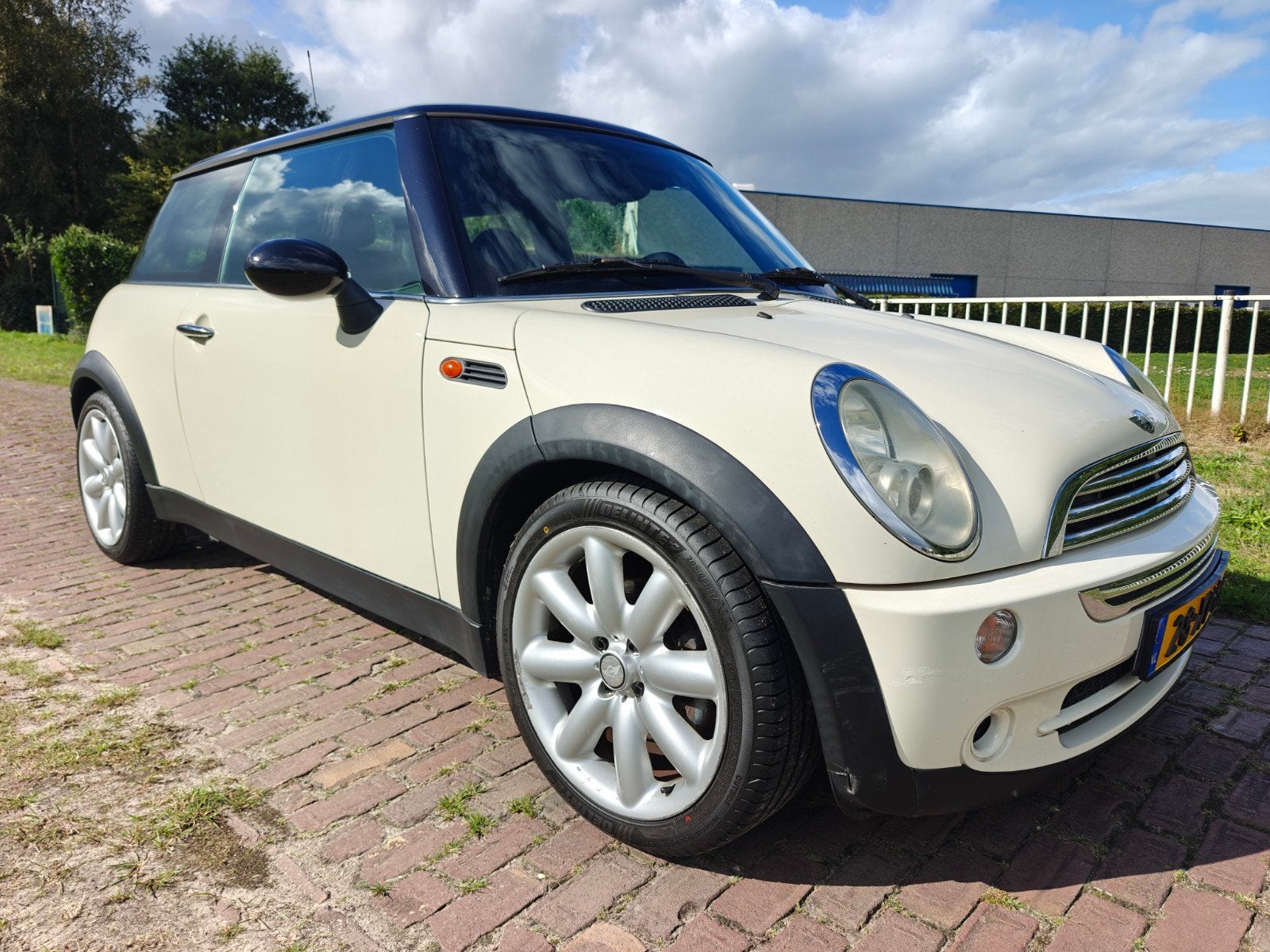 Mini 1.6 16V Cooper 2007 Wit Airco, Auto's, Voorwielaandrijving, Elektrische ramen, Stof, Zwart