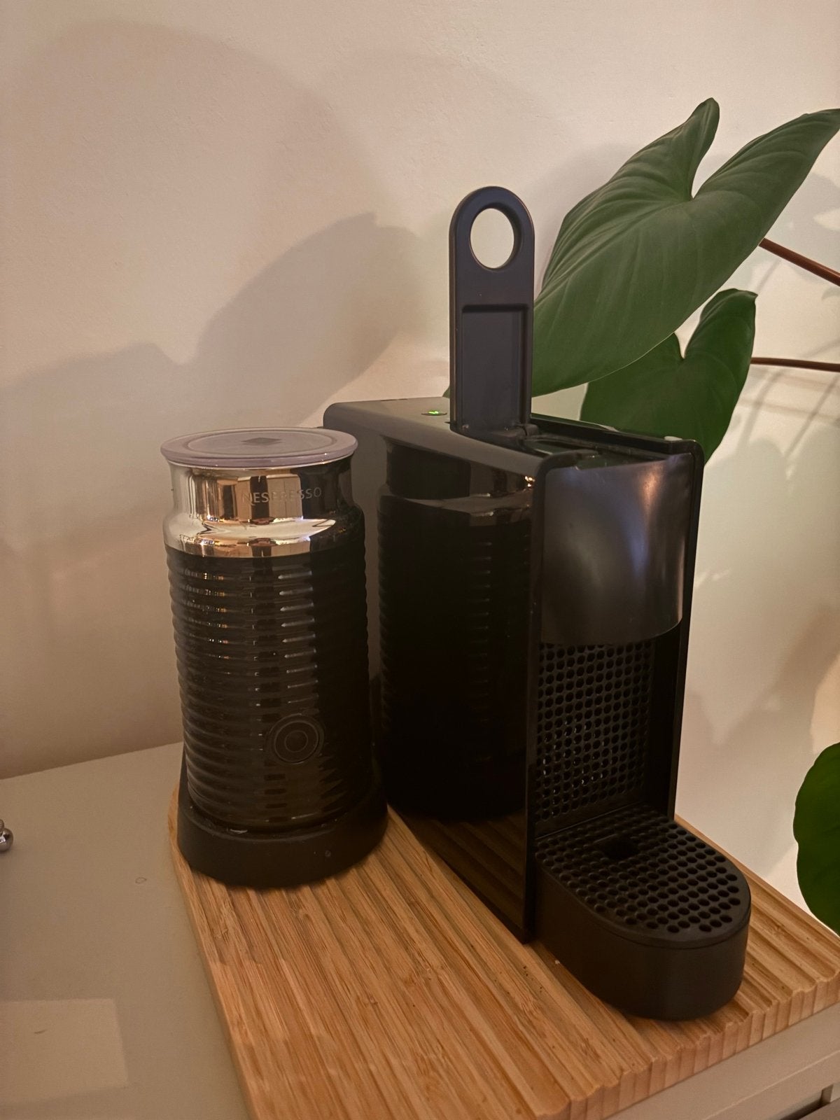Nespresso Essenza Mini met melkopschuimer, Ophalen, Gebruikt, Espresso apparaat, 1 kopje