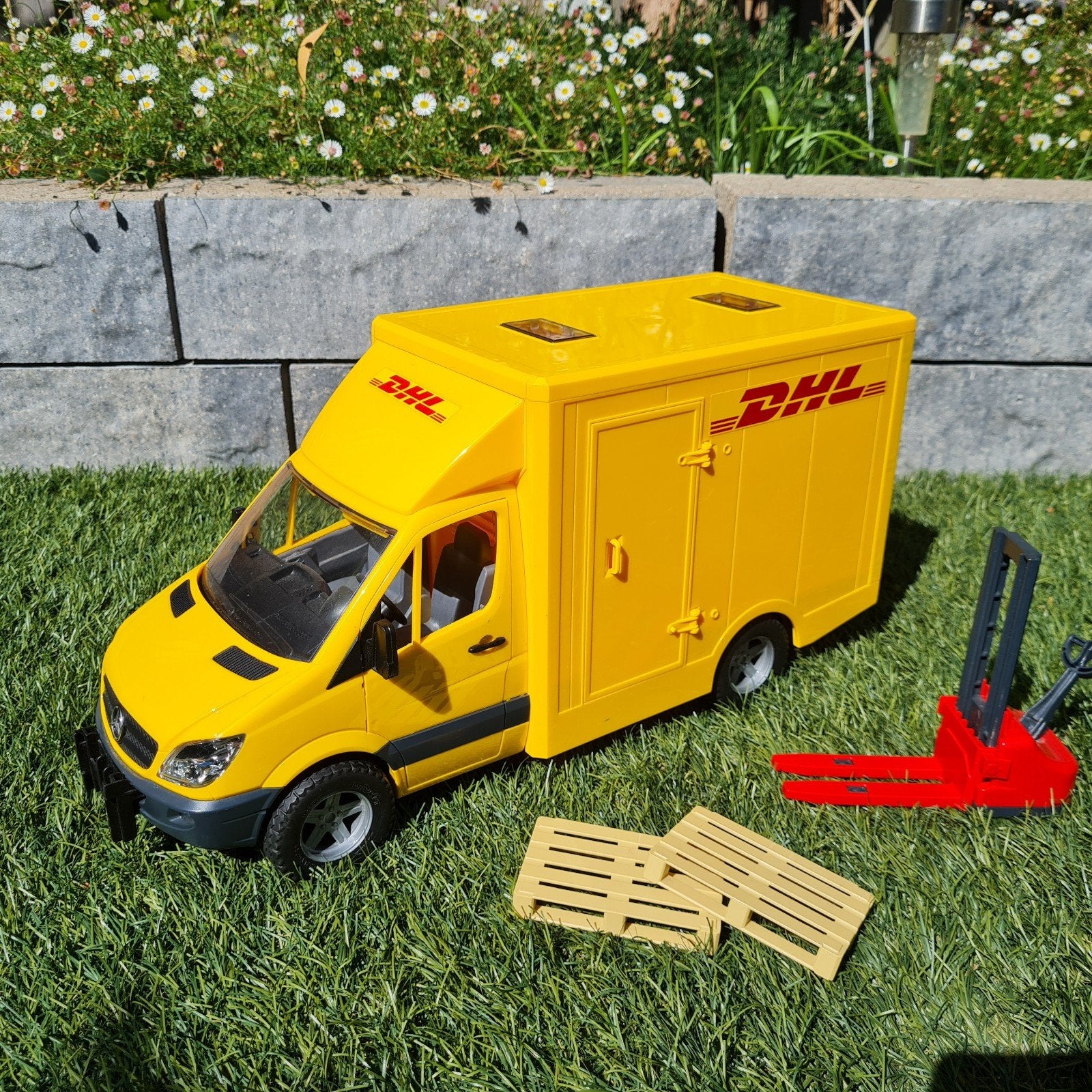 Bruder DHL Mercedes Sprinter met Palletwagen, Ophalen, Zo goed als nieuw
