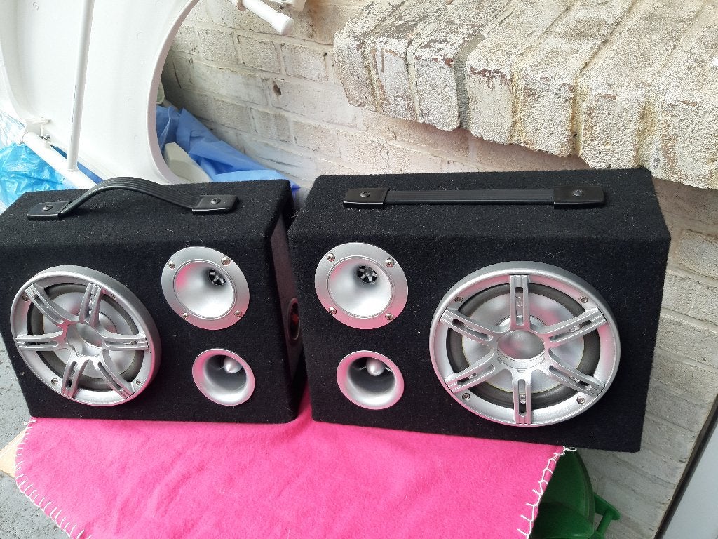 Zelfgemaakte luidsprekers. Identiek, Ca. 50 Watt, draagbaar, Gebruikt, Inclusief kabels, 60 tot 120 watt, Center speaker
