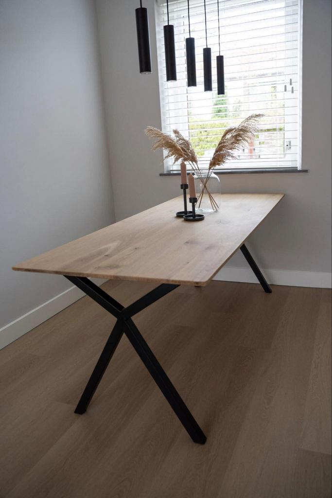 Eikenhouten eettafel met zwart metalen X-poten, Ophalen, Eikenhout, 50 tot 100 cm, Zo goed als nieuw