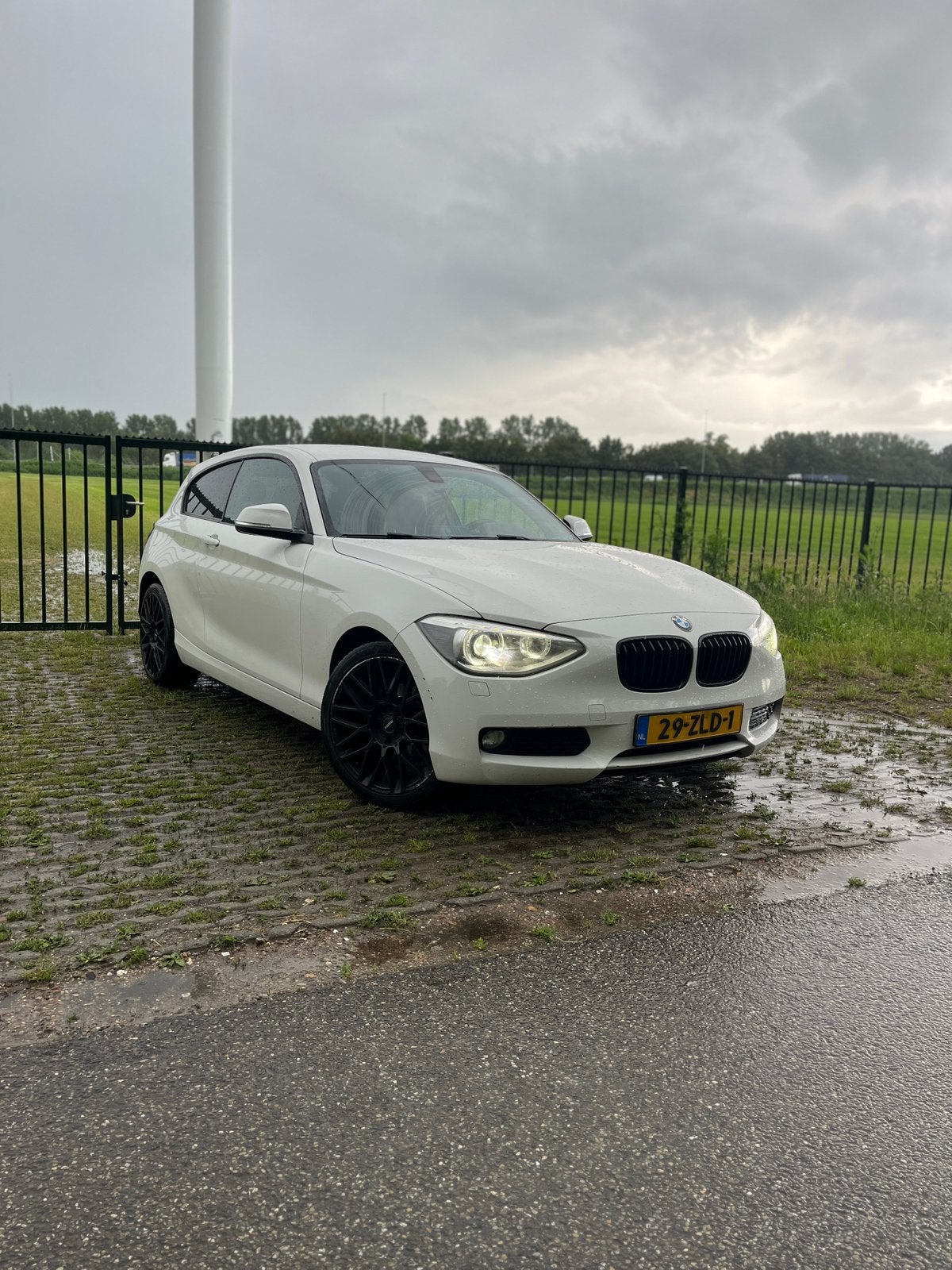 BMW 1-Serie 116i 136PK Aut. 2013 Wit, Auto's, BMW, 1280 kg, Zwart, 4 cilinders, Lichtsensor