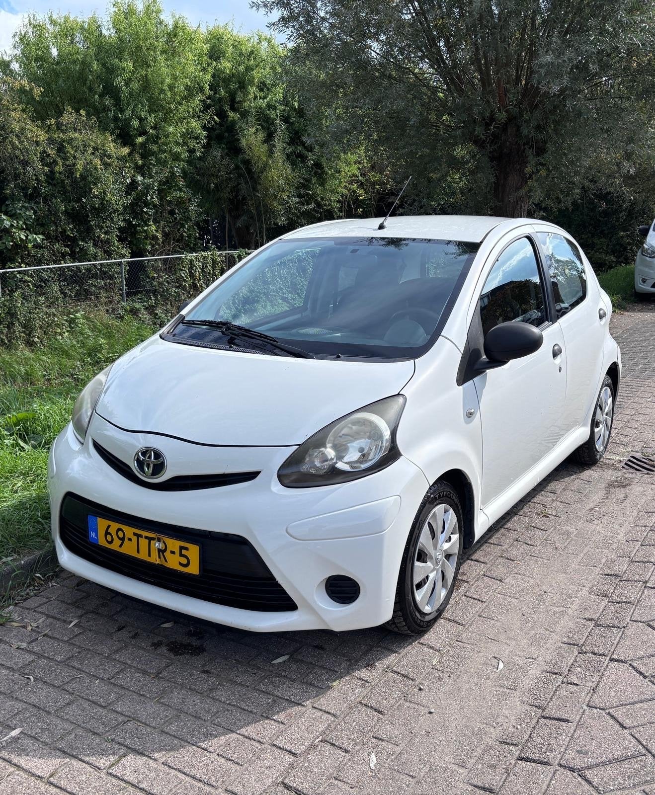 Toyota Aygo 1.0 12V Vvt-i 5DRS 2012 Wit, Auto's, Voorwielaandrijving, 4 stoelen, Origineel Nederlands, Bedrijf