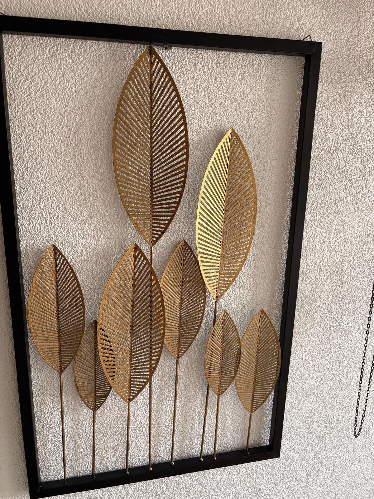 Metalen wanddecoratie met gouden bladeren, Metaal, Wandsculptuur, Ophalen of Verzenden, Modern