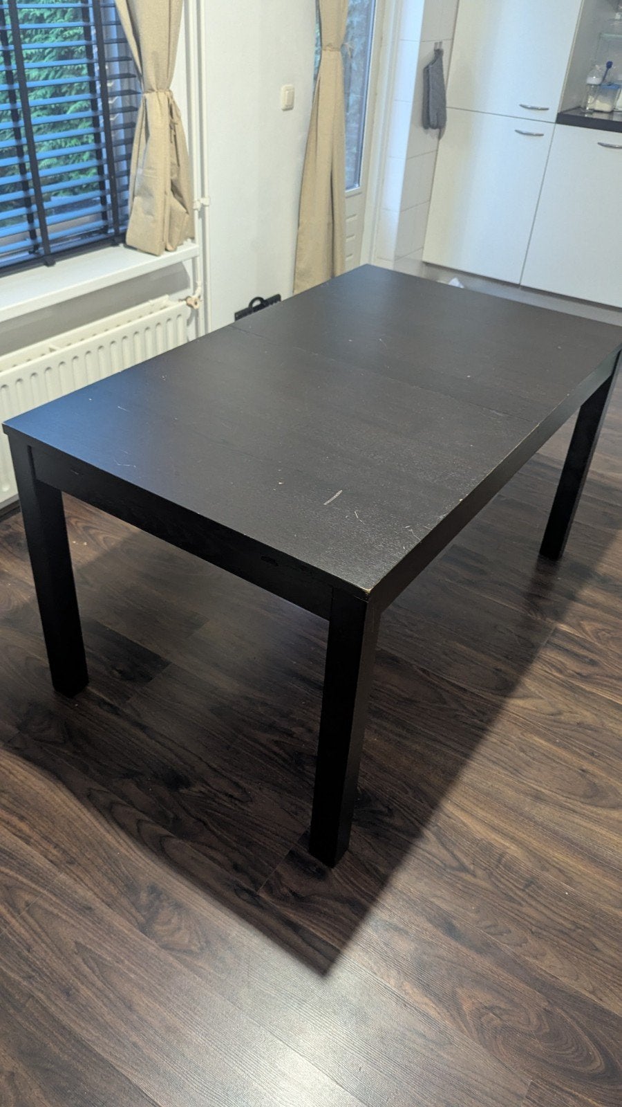 Uitschuifbare houten eettafel voor 4-6 personen