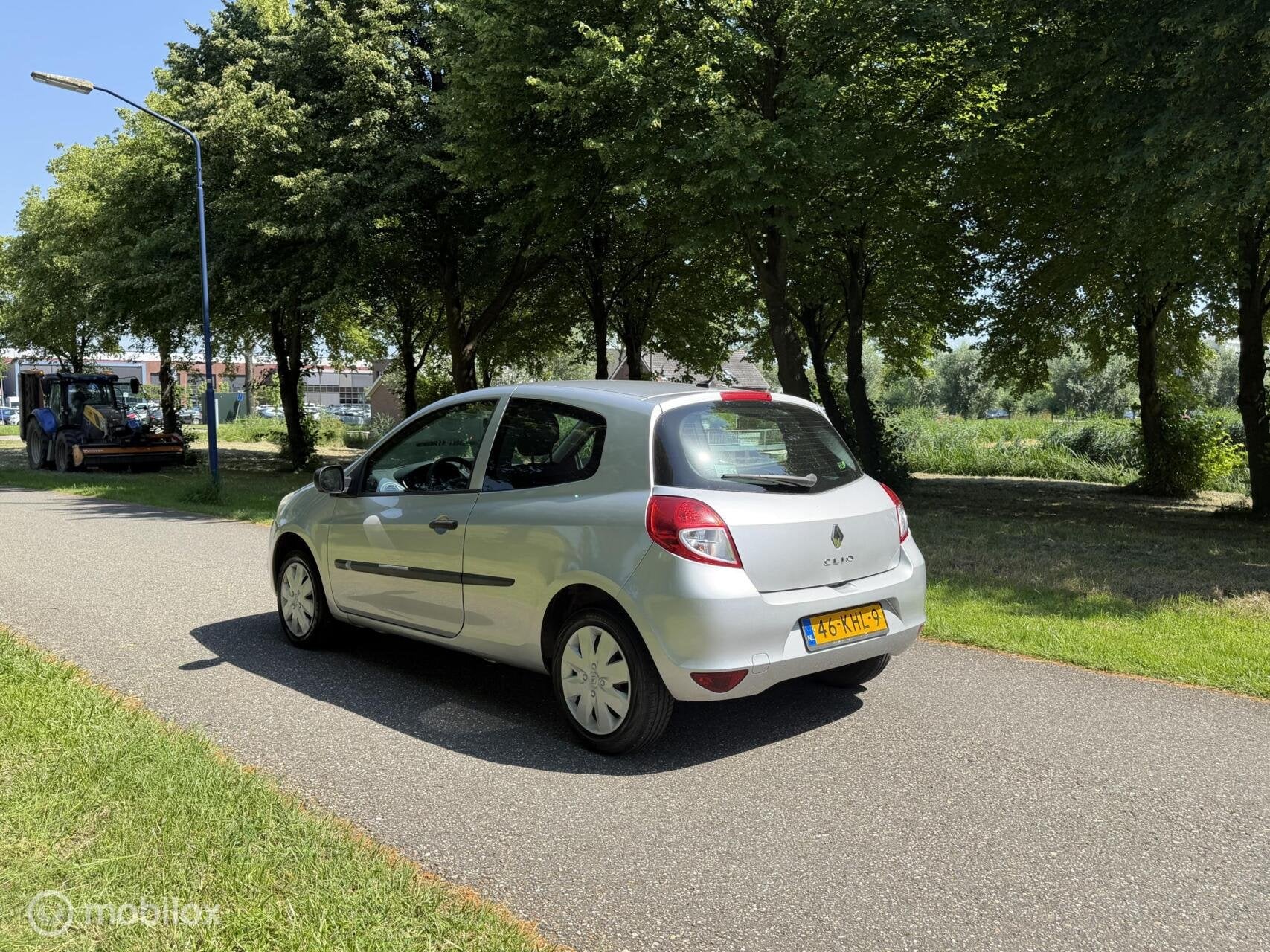 Renault Clio 1.2 Special Line*AIRCO*ELEK.RAMEN*LAGE KM*NAP, Voorwielaandrijving, Gebruikt, Zwart, 4 cilinders