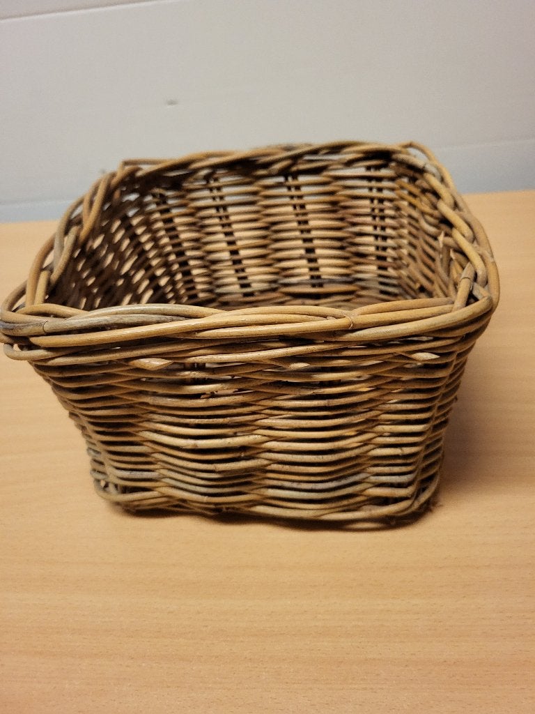 Rieten mandje vierkant., Huis en Inrichting, Woonaccessoires | Schalen en Manden, Gebruikt, Mand, Vierkant, Ophalen of Verzenden