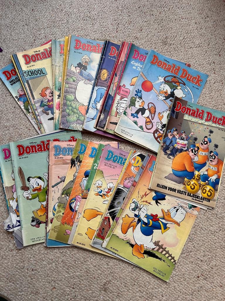 Donald Duck 2016 37st. + vierdaagsenummer + extra, Boeken, Stripboeken, Gelezen, Ophalen of Verzenden, Donald Duck, Meerdere stripboeken