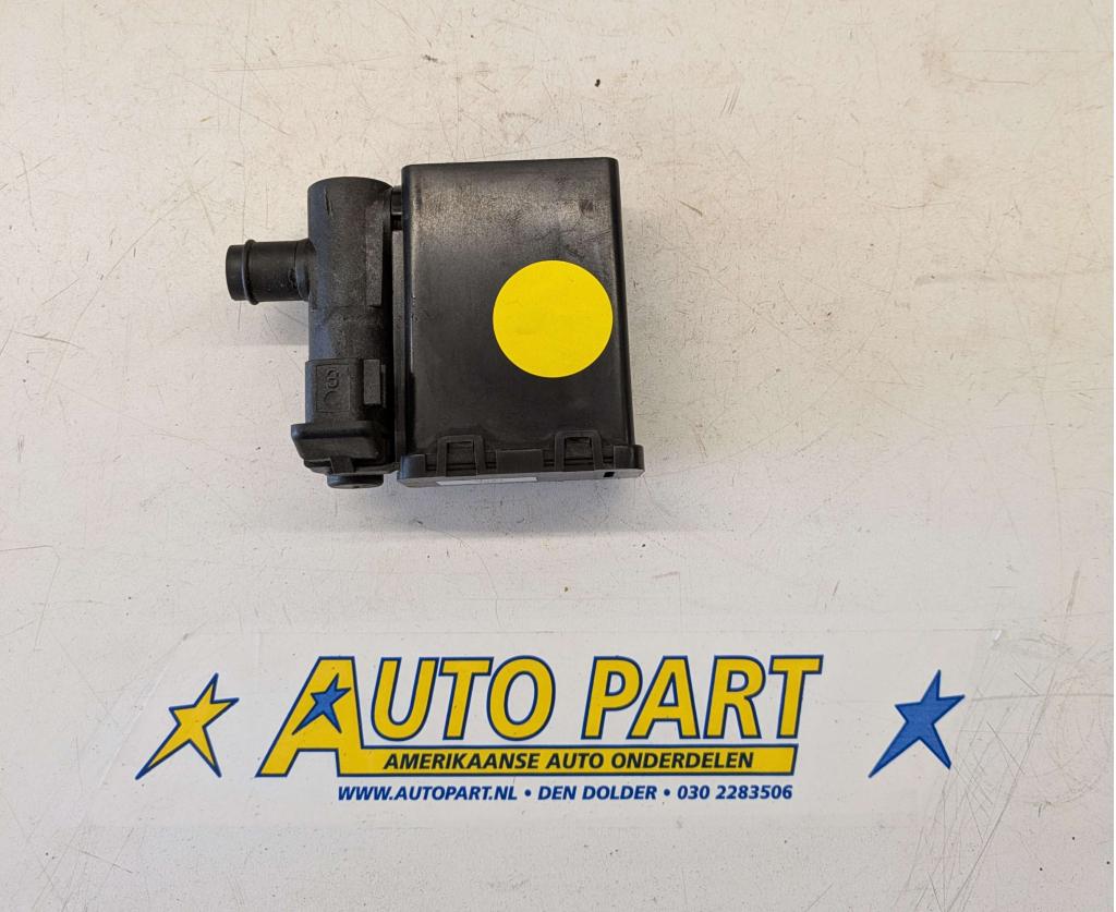 Chevrolet Corvette vapor solenoid 2000-2013, Auto-onderdelen, Gebruikt, Info@gm.com, Ophalen of Verzenden, P.O. BOX 33170 Detroit, MI 48232-5170