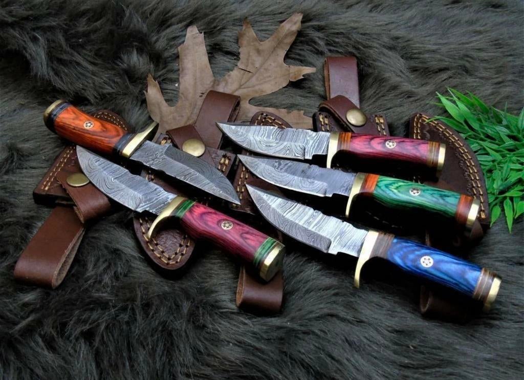 Set van 5 handgemaakte Damascus messen met leren schede, Verzenden