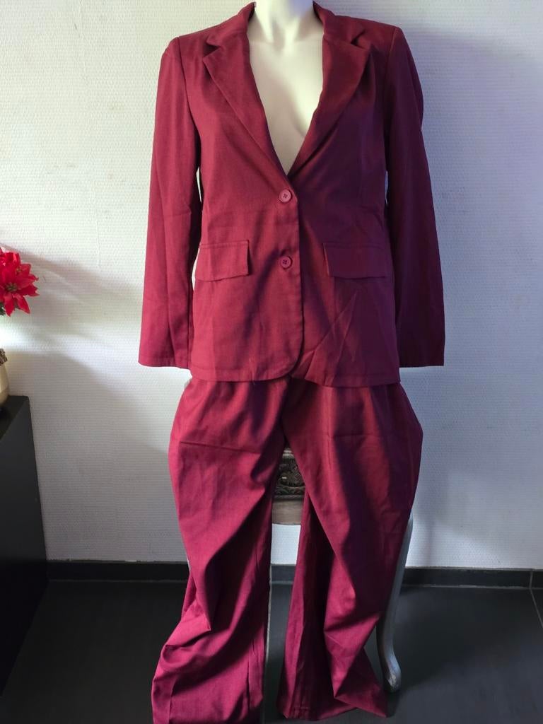 Dames Bordeauxrood pak Maat M, Maat 38/40 (M), Kostuum of Pak, Overige kleuren, Ophalen of Verzenden