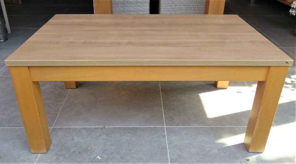 Salontafel in licht notenkleur. Hout, Ophalen, Gebruikt, 100 tot 150 cm, 50 tot 100 cm