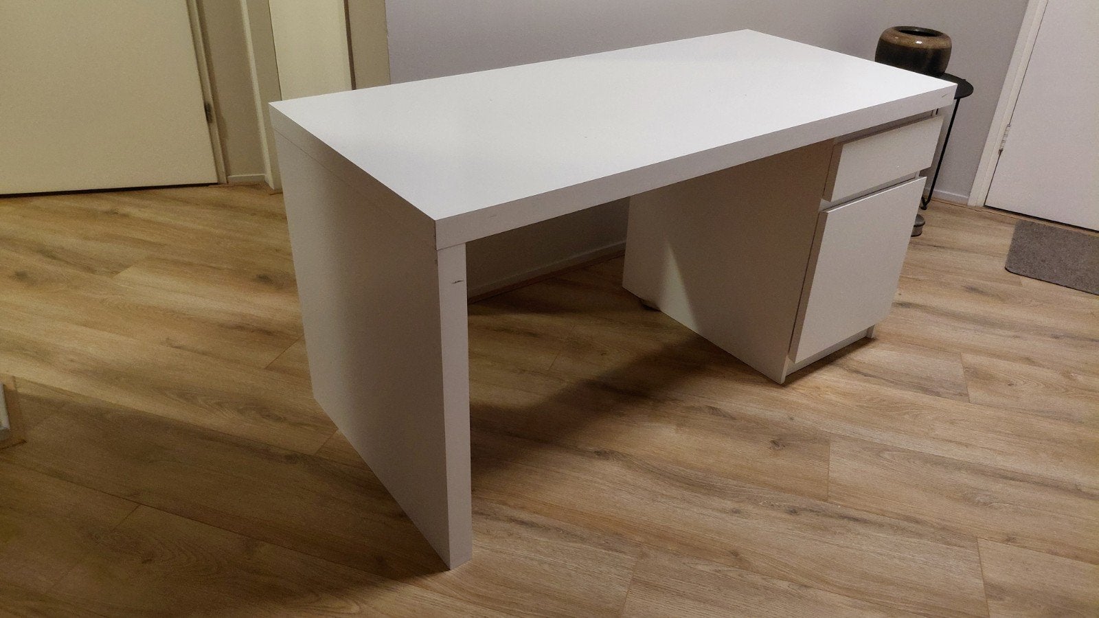 Wit bureau met lades - Br 140cm H 73cm D 65cm, Huis en Inrichting, Ophalen, Met lades, Gebruikt, Spaanplaat of MDF