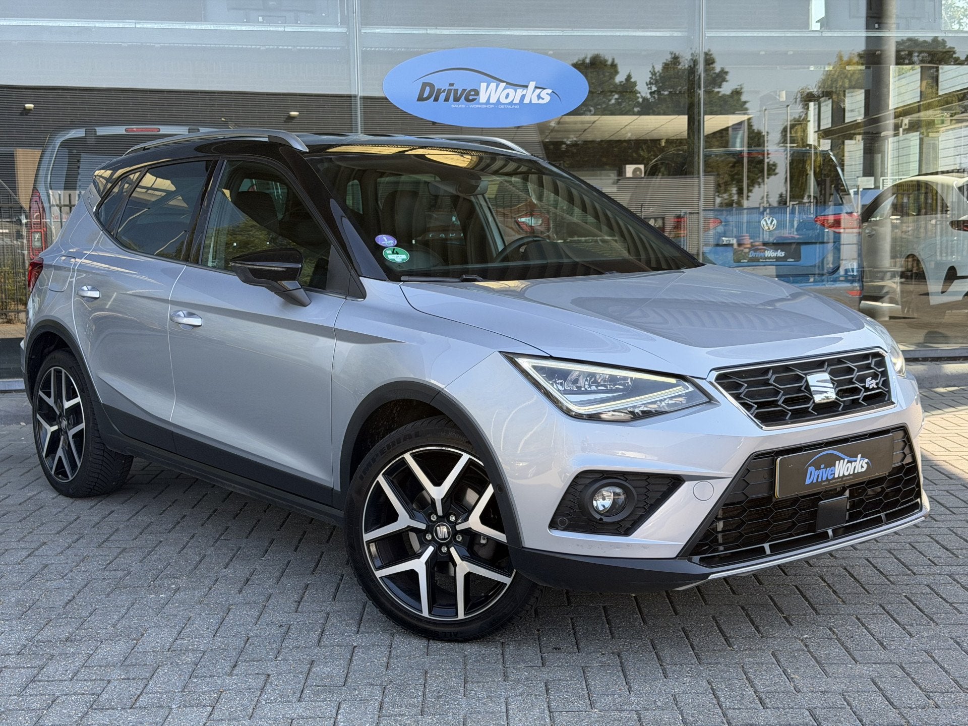 SEAT Arona 1.0 TSI FR | Intense | Adaptive CC | Camera | 18", Auto's, Dealer onderhouden, Met garantie (alle), 116 pk, 49 €/maand
