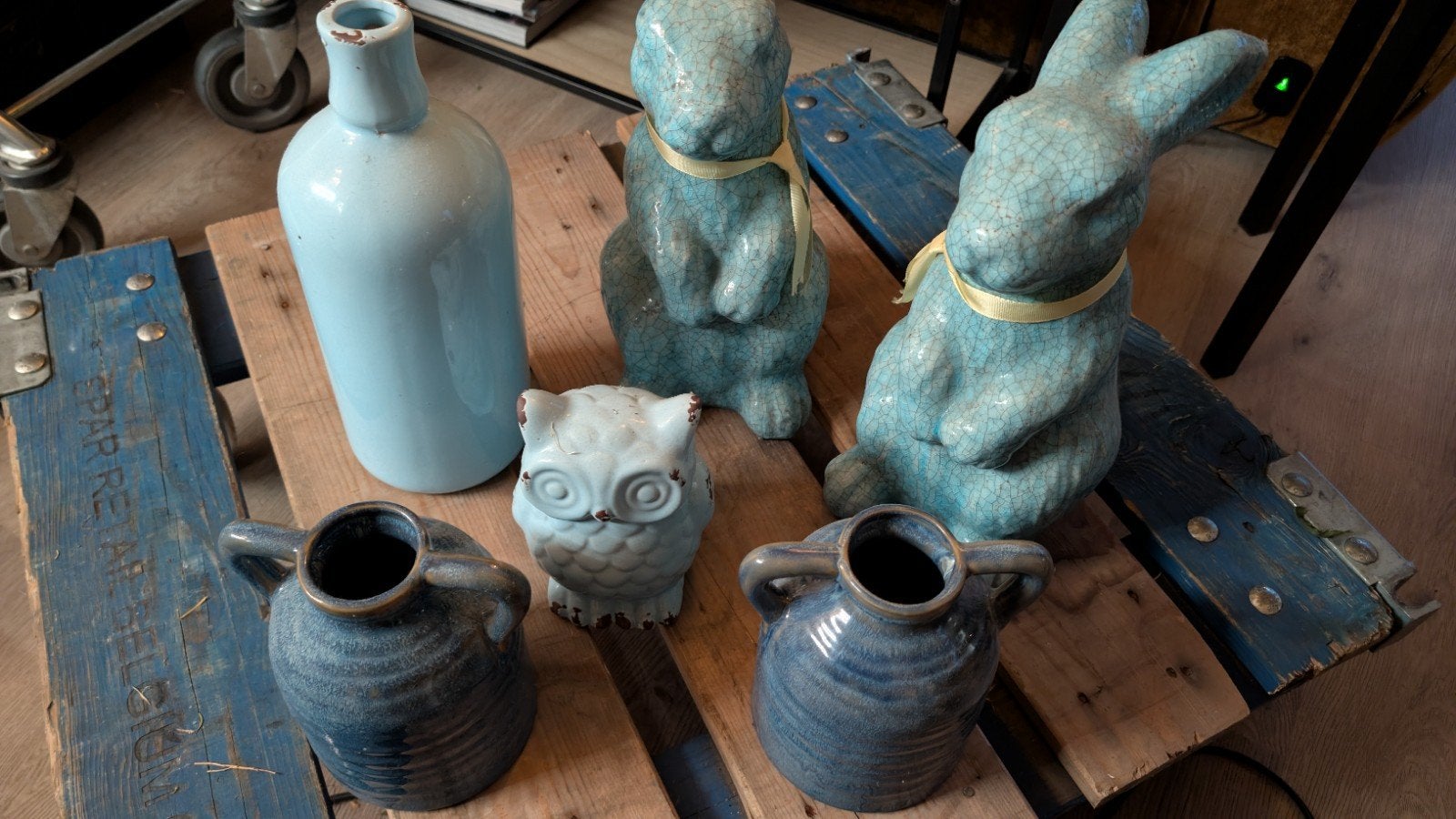 Blauwe aardewerk decoratie: haas, uil, potten en vaas, Ophalen of Verzenden