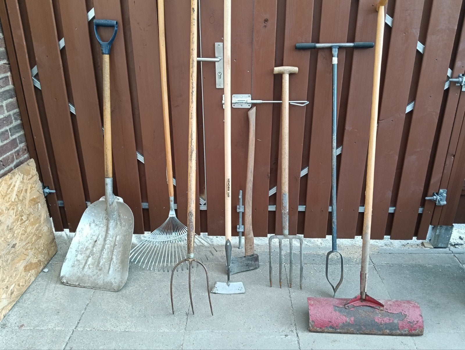 Diverse tuingereedschappen: bijl, schop, hark, vork, schoffe, Tuin en Terras, Ophalen, Gebruikt, Diverse merken
