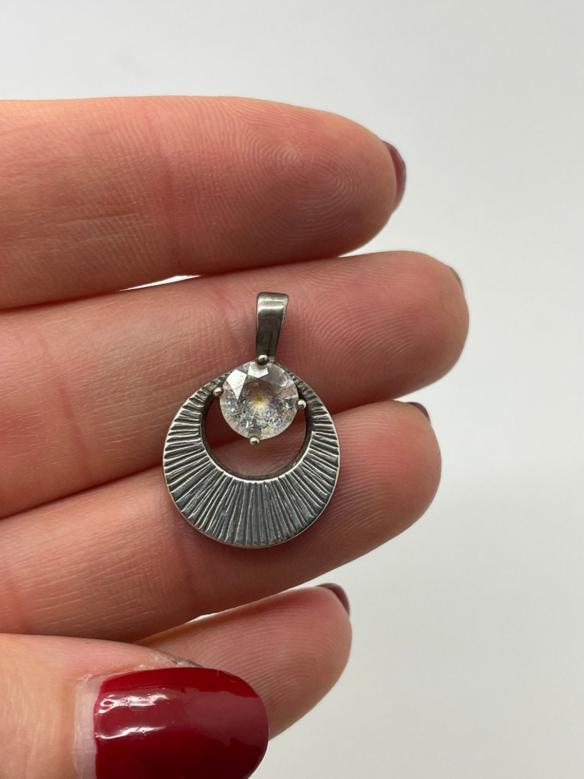 G414 Prachtige zilveren Finse stijl hanger met kristal, Overige voorstellingen, Ophalen of Verzenden, X, Zilver