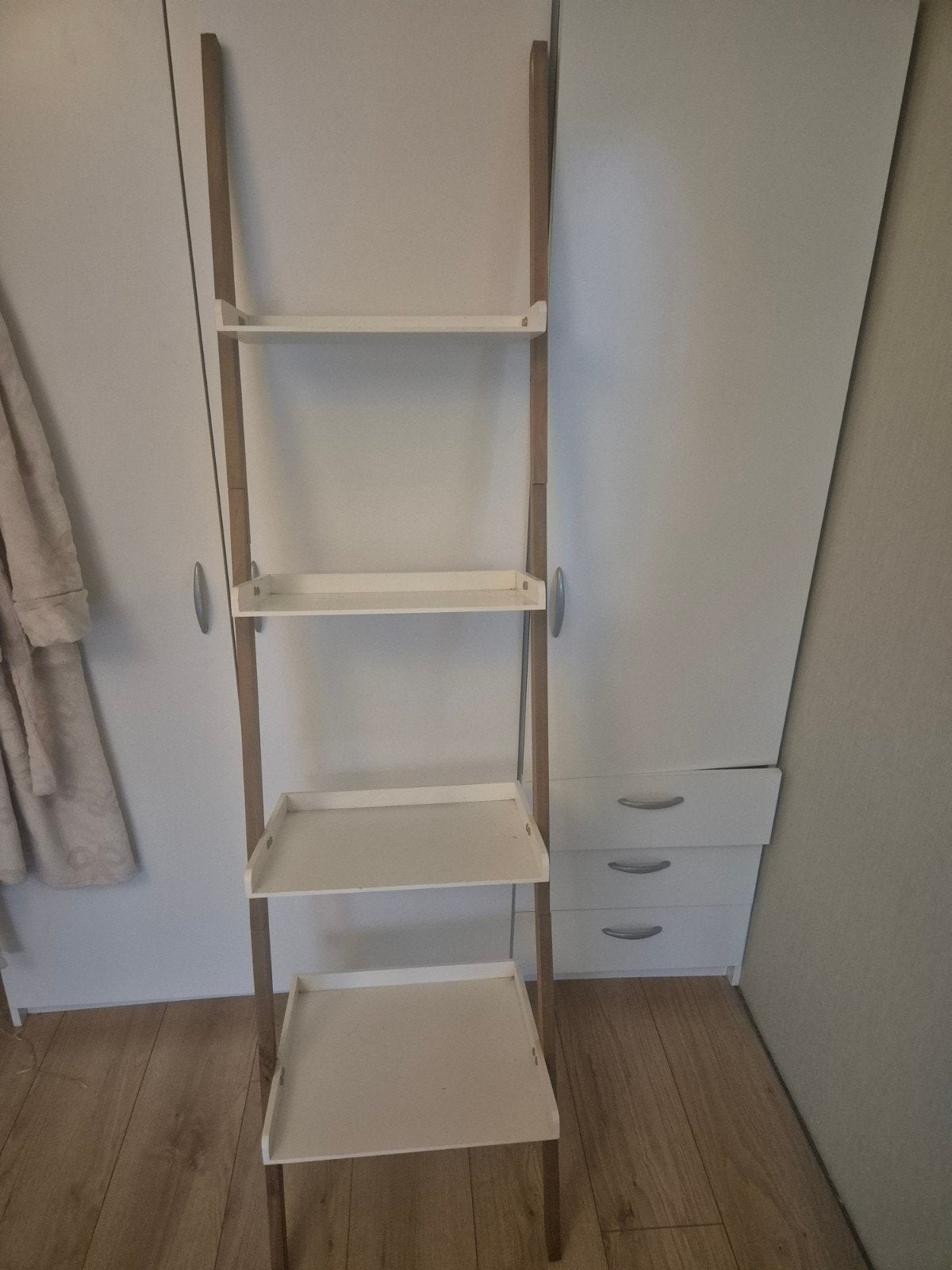 Witte ladderkast met houten frame, Ophalen, Met plank(en), Minder dan 50 cm, Gebruikt
