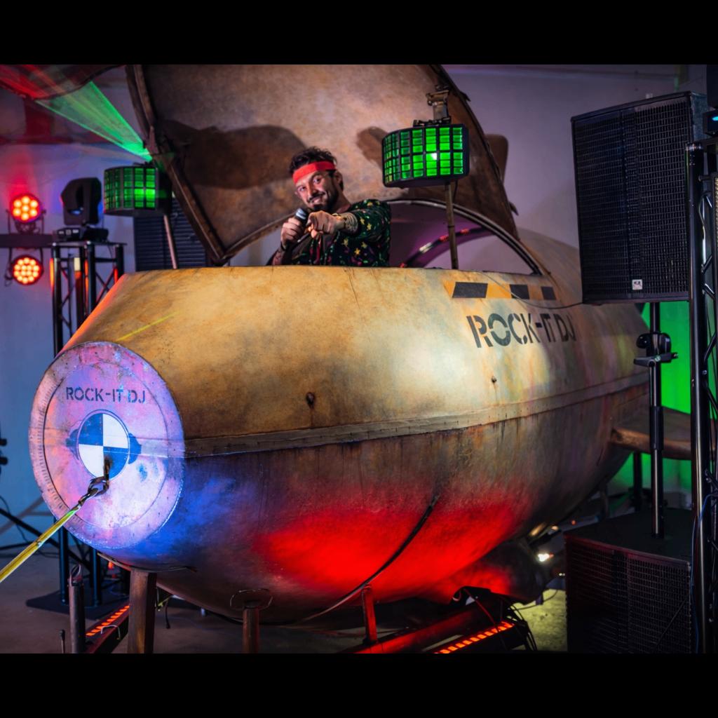 Unieke Raket DJ Booth – Jij wordt zelf DJ in een raket, Diensten en Vakmensen, Verhuur | Overig, Audio-apparatuur, Video-apparatuur