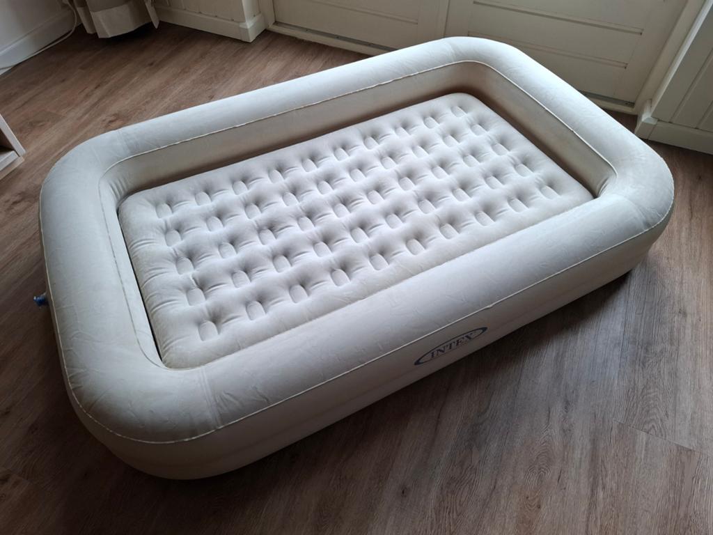 Intex kinder opblaasbed. Matrasmaat 132x75, Caravans en Kamperen, Luchtbedden, Ophalen, Zo goed als nieuw