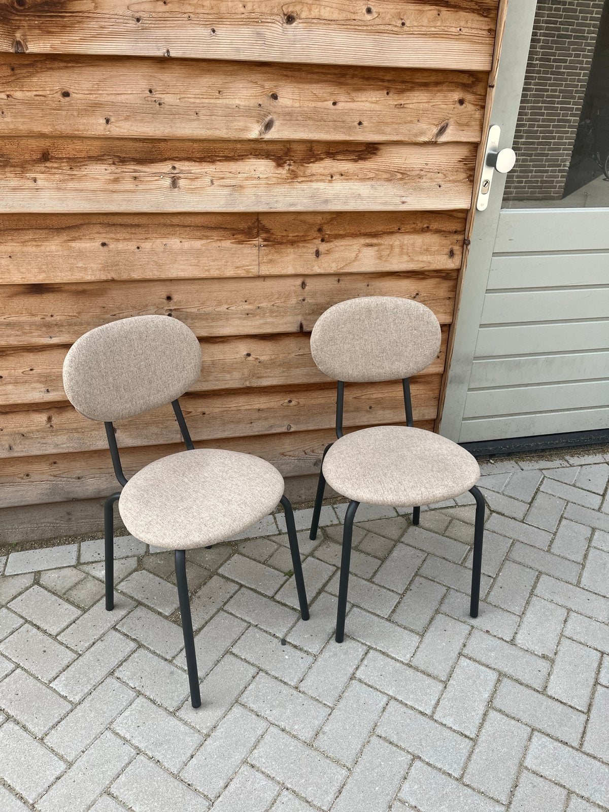 Set van 2 moderne stoelen - Beige stof en zwart metaal, Ophalen, Twee, Overige kleuren, Zo goed als nieuw