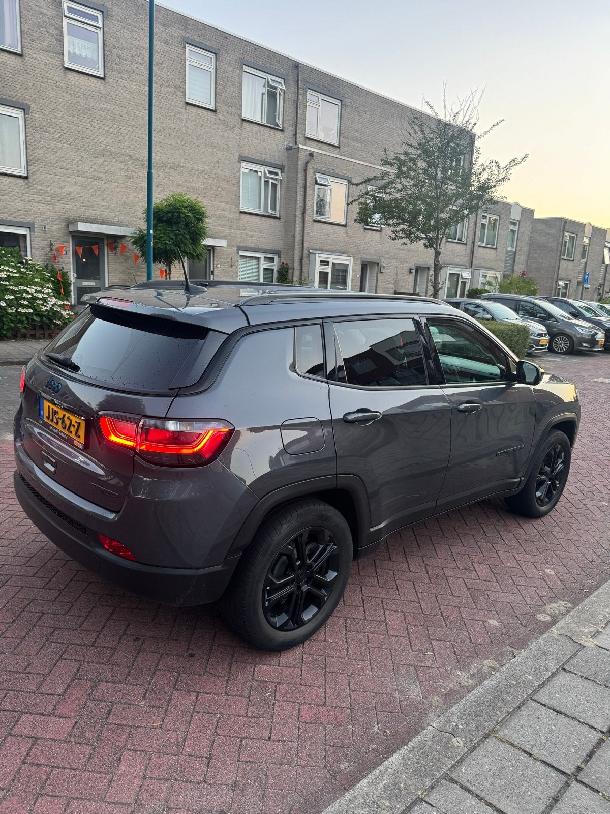 Jeep Compass 1.3T 4XE 190pk plug in Eawd Aut 2022 Grijs, Auto's, Automaat, 1250 kg, Zwart, 4 cilinders