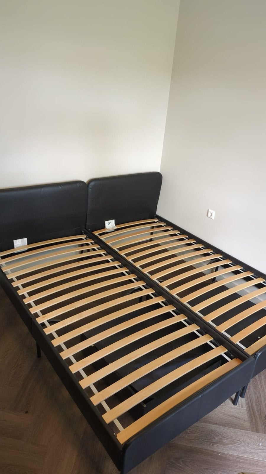 Ikea SLATTUM 2 eenpersoonsbedden met lattenbodems, zwart, 90 cm, Eenpersoons, Zwart, Ophalen of Verzenden