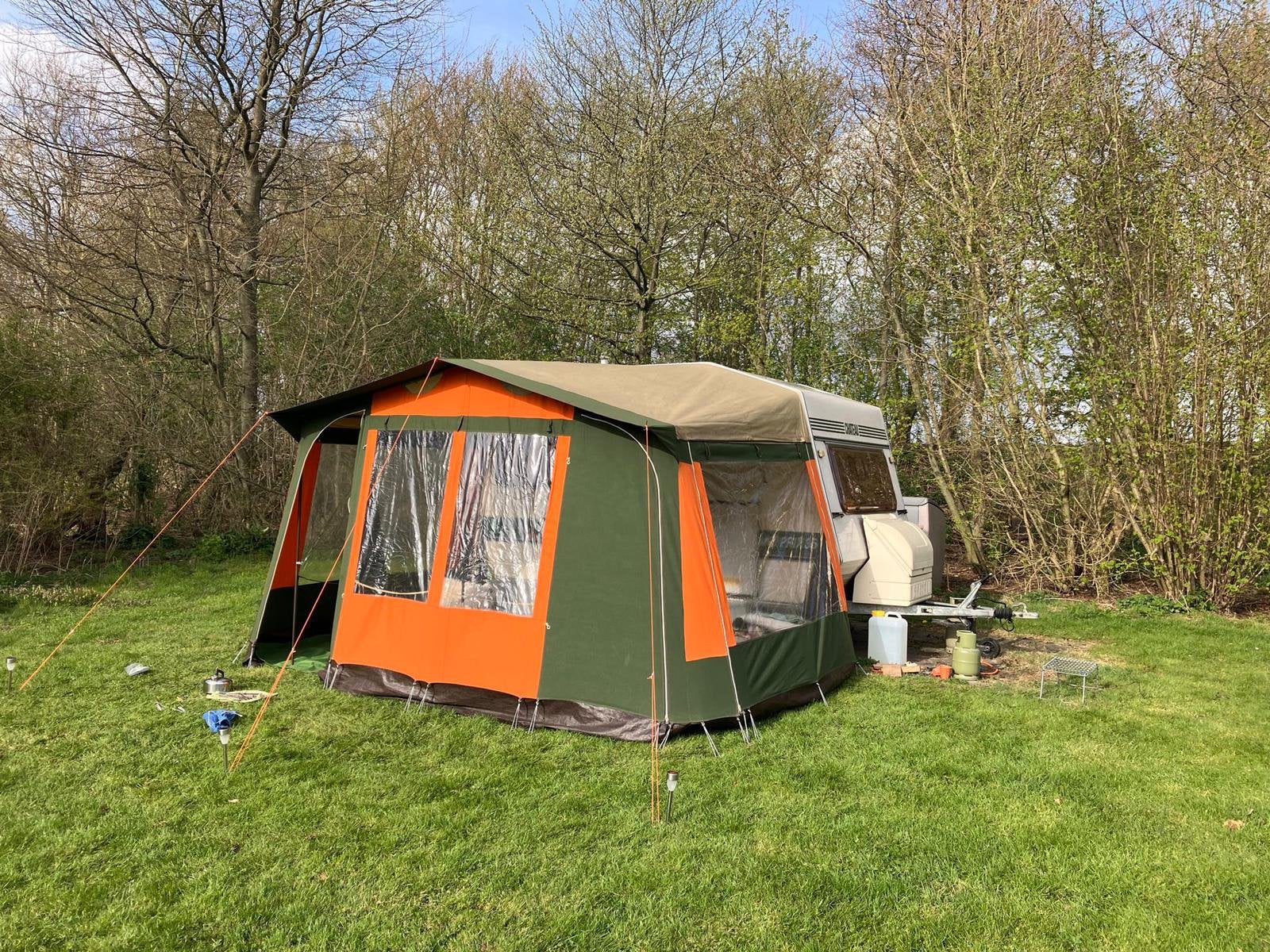 Vintage Chateau Grand Prix 364 uit 1983, Caravans en Kamperen, Caravans, Chateau, Omvormbare zithoek, Treinzit, Particulier