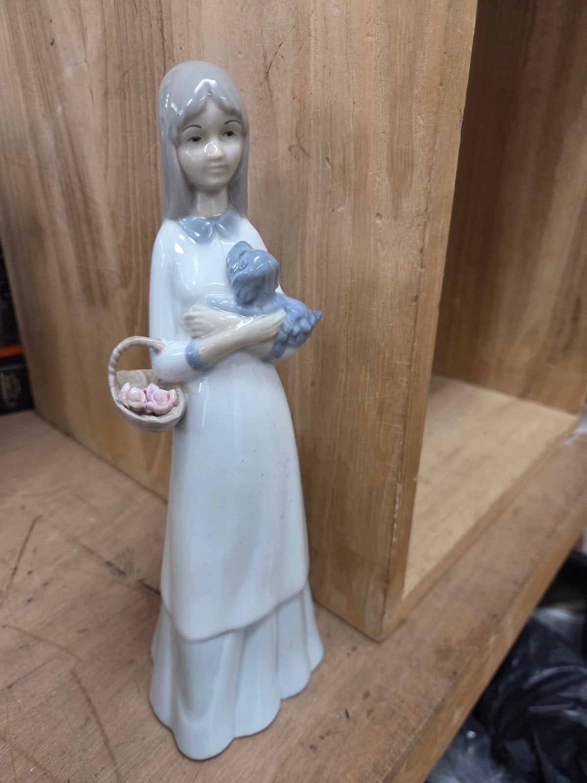 Vintage Porseleinen Beeldje Meisje met Vogel en Mandje, Ophalen of Verzenden
