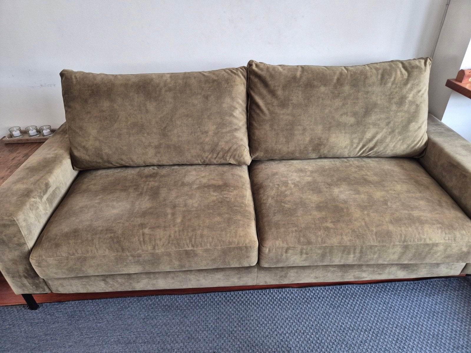 Comfortabele 2-zitsbank in olijfgroen, Huis en Inrichting, Banken | Sofa's en Chaises Longues, Ophalen, Modern, Comfortabel, Gebruikt