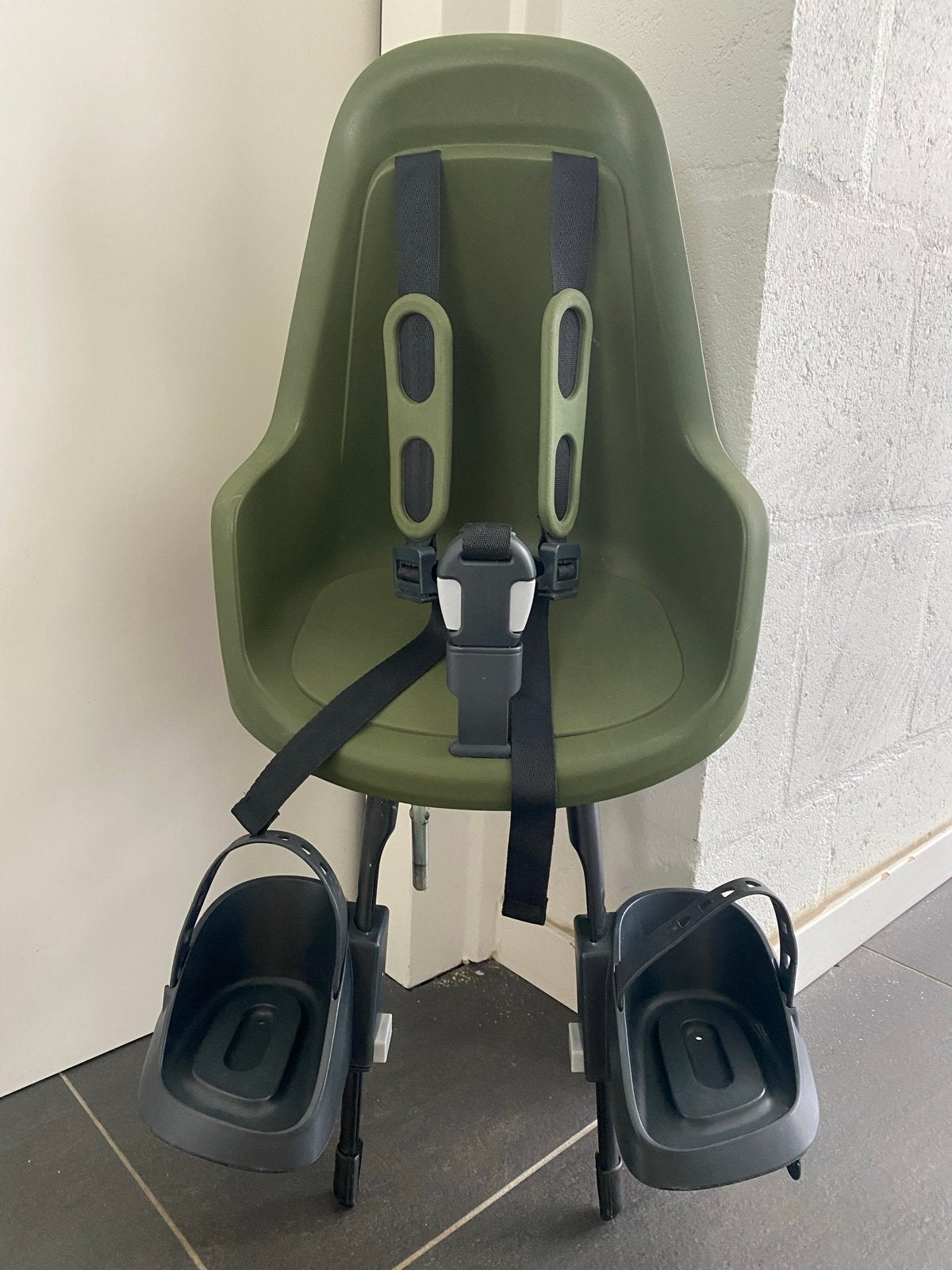 Bobike Mini One voorzitje met windscherm - Olijfgroen, Ophalen, Voetsteuntjes, Zo goed als nieuw, Voorzitje