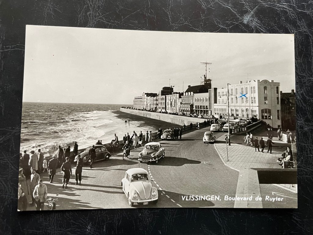 ansichtkaart  Vlissingen, Boulevard De Ruyter met VW  Kevers, Verzenden, 1960 tot 1980, Zeeland