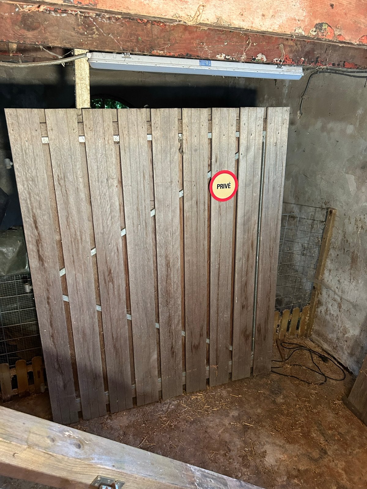 Robuuste hard houten dubbele poort met metalen frame, Tuin en Terras, Ophalen of Verzenden, Gebruikt, Hout, Overige typen
