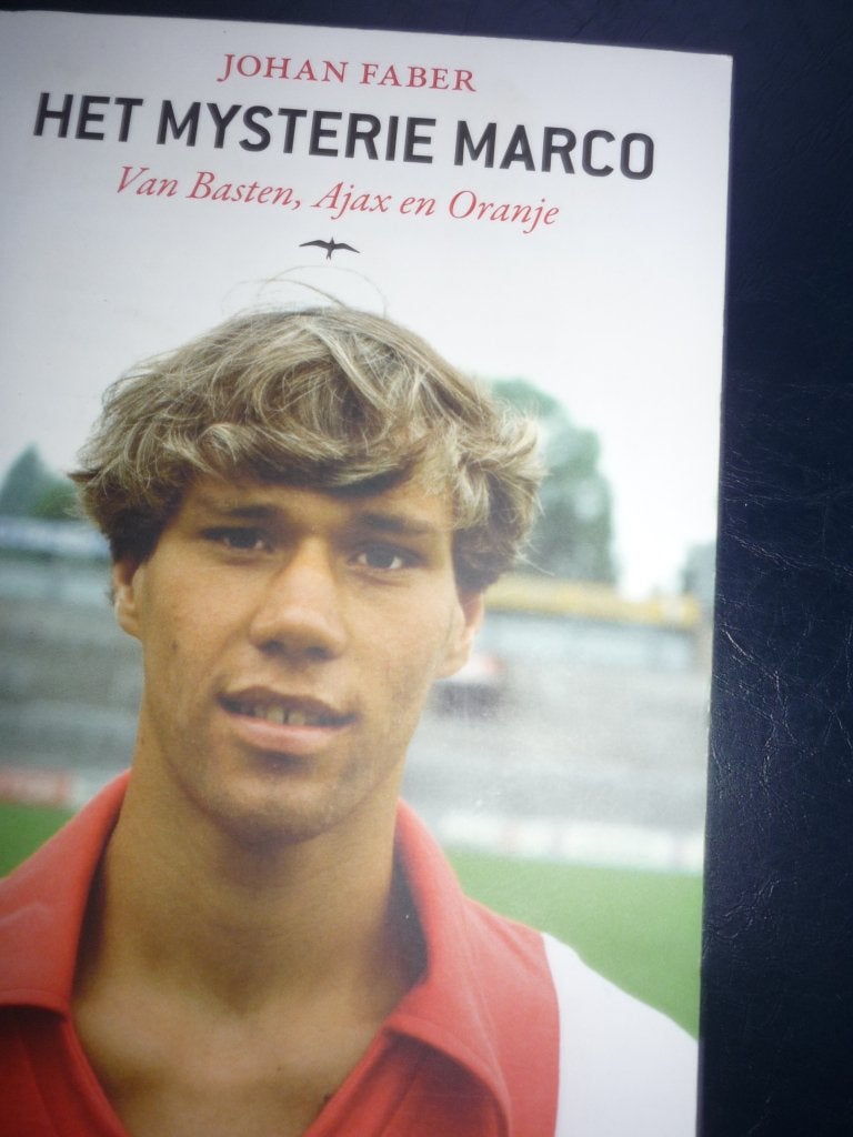 3 voetbalboeken, Ophalen, Zo goed als nieuw, Balsport