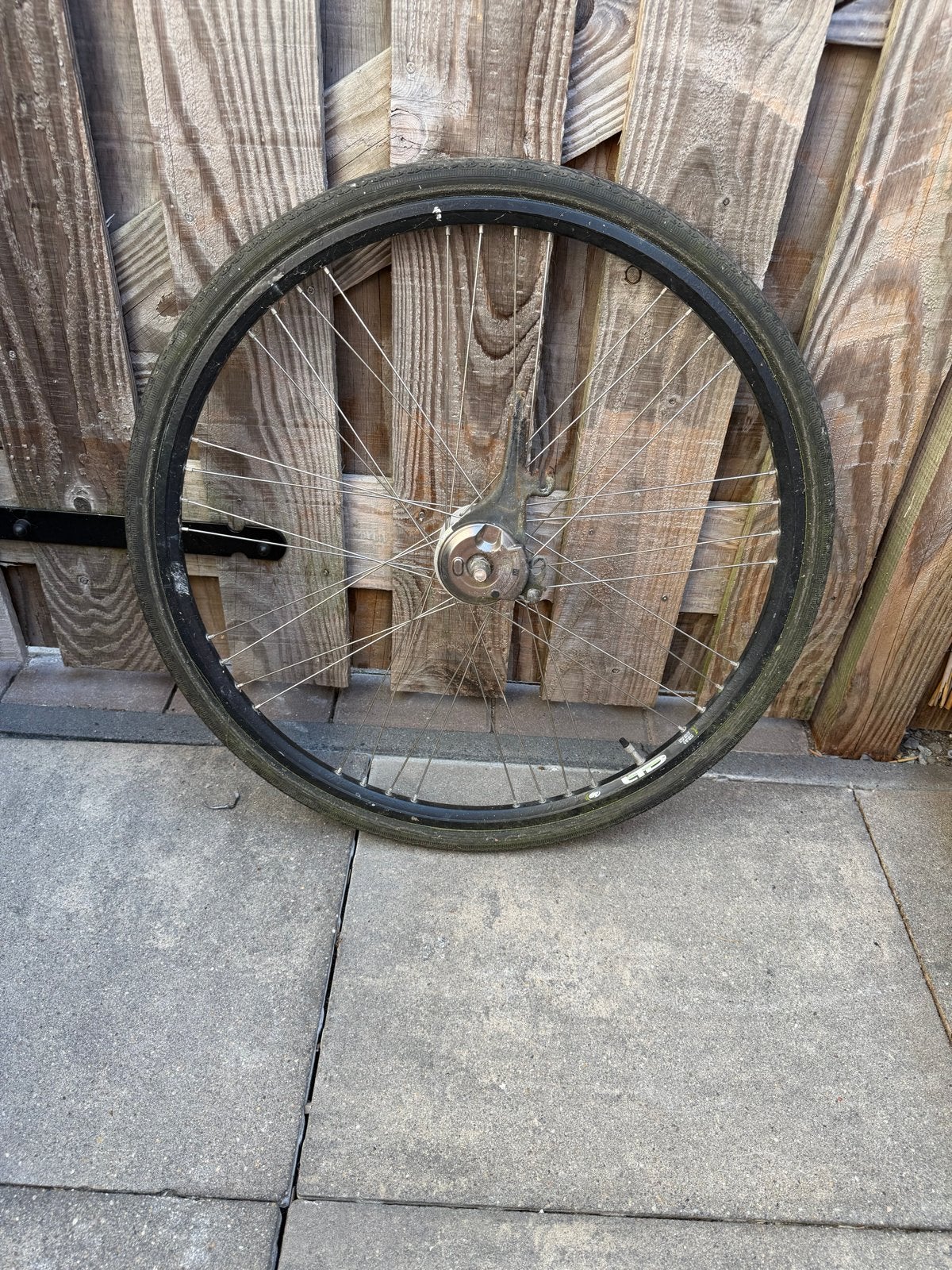 Voorwiel 28 inch met Shimano naafdynamo, Fietsen en Brommers, Fietsonderdelen, Ophalen of Verzenden, Gebruikt, Elektrische fiets
