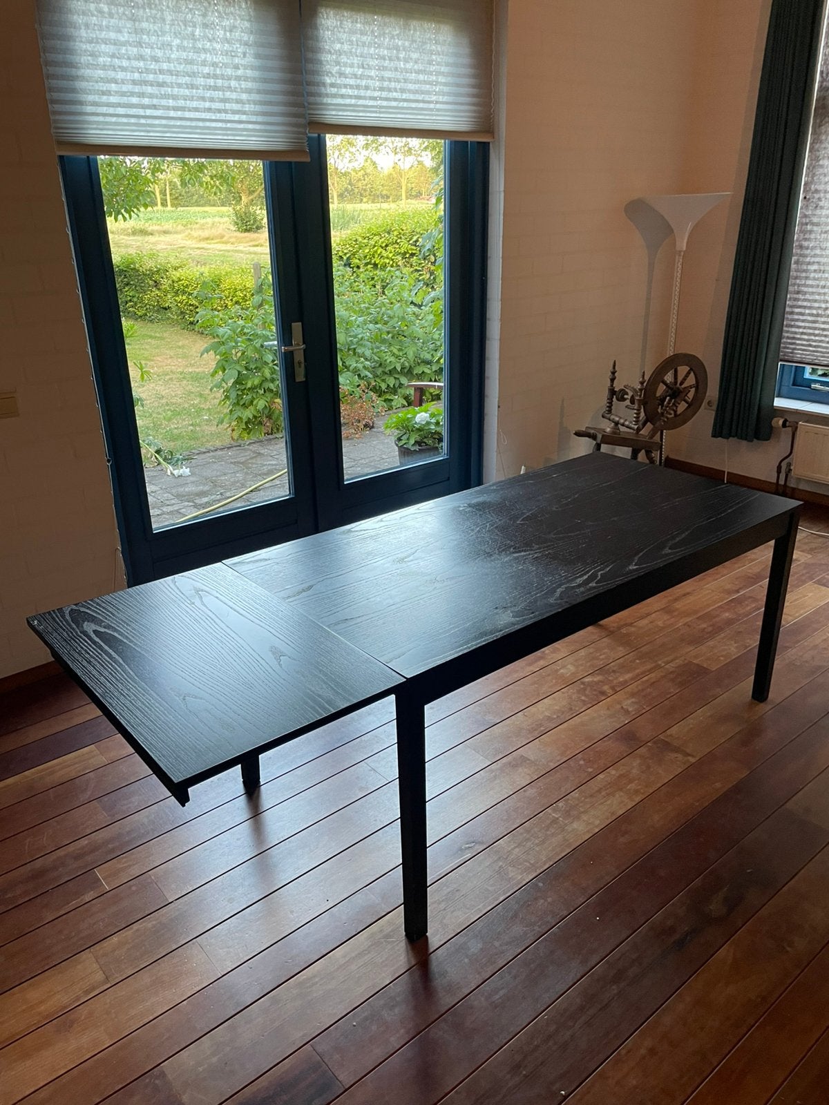 Zwarte houten eettafel uitschuifbaar, Ophalen, 50 tot 100 cm, Zo goed als nieuw, 150 tot 200 cm