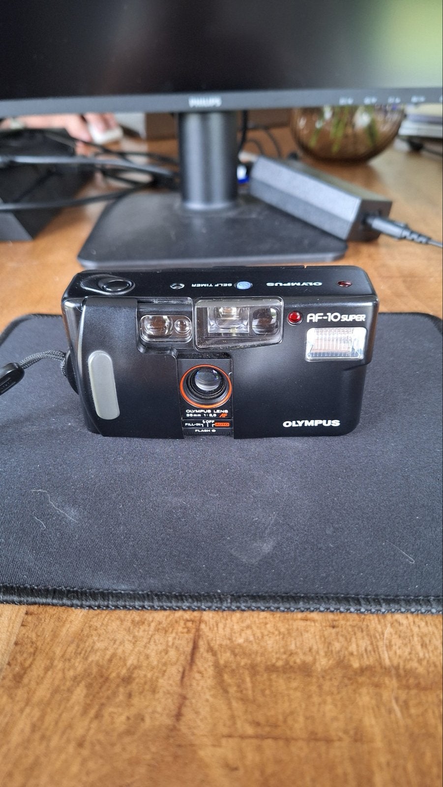 Olympus AF-10 Super compact camera - werkt, sluit niet goed, Audio, Tv en Foto, Fotocamera's Analoog, Ophalen of Verzenden, Niet werkend