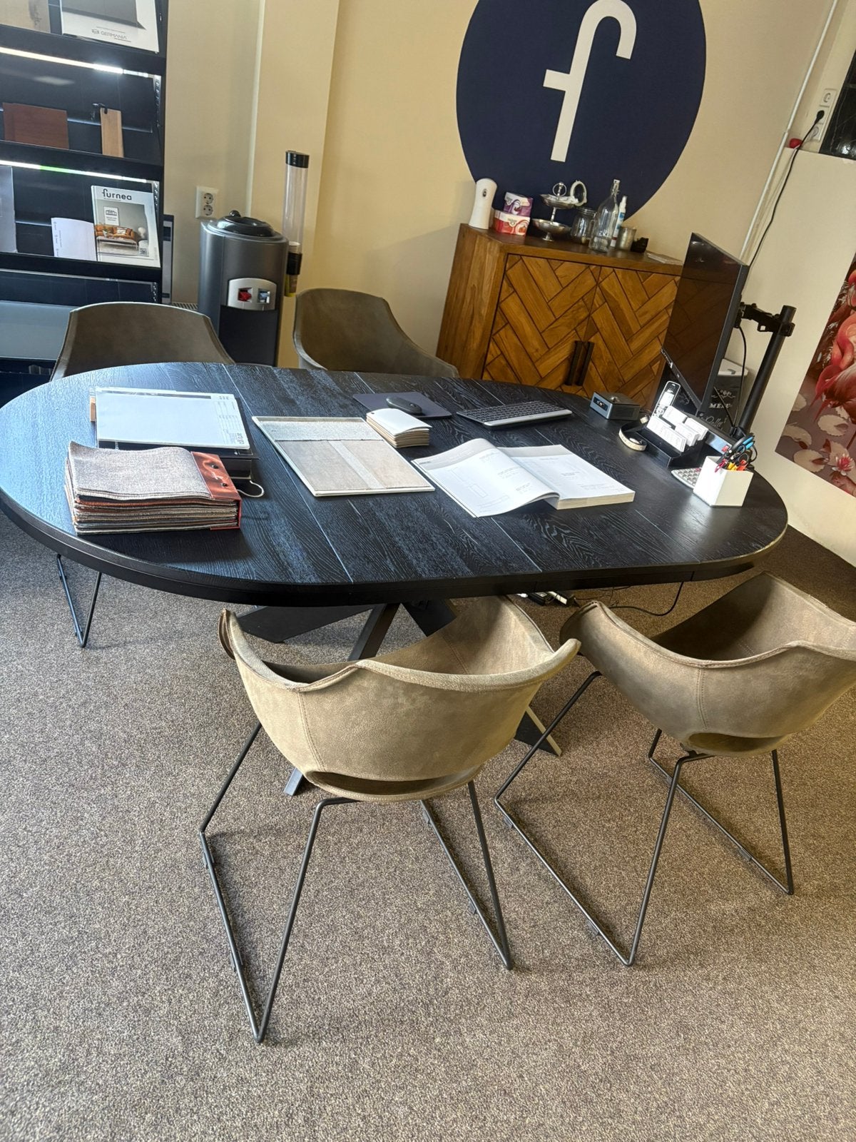 Eettafel 200x120 cm + 4 Stoelen – Showroommodel –, Ophalen, Zo goed als nieuw