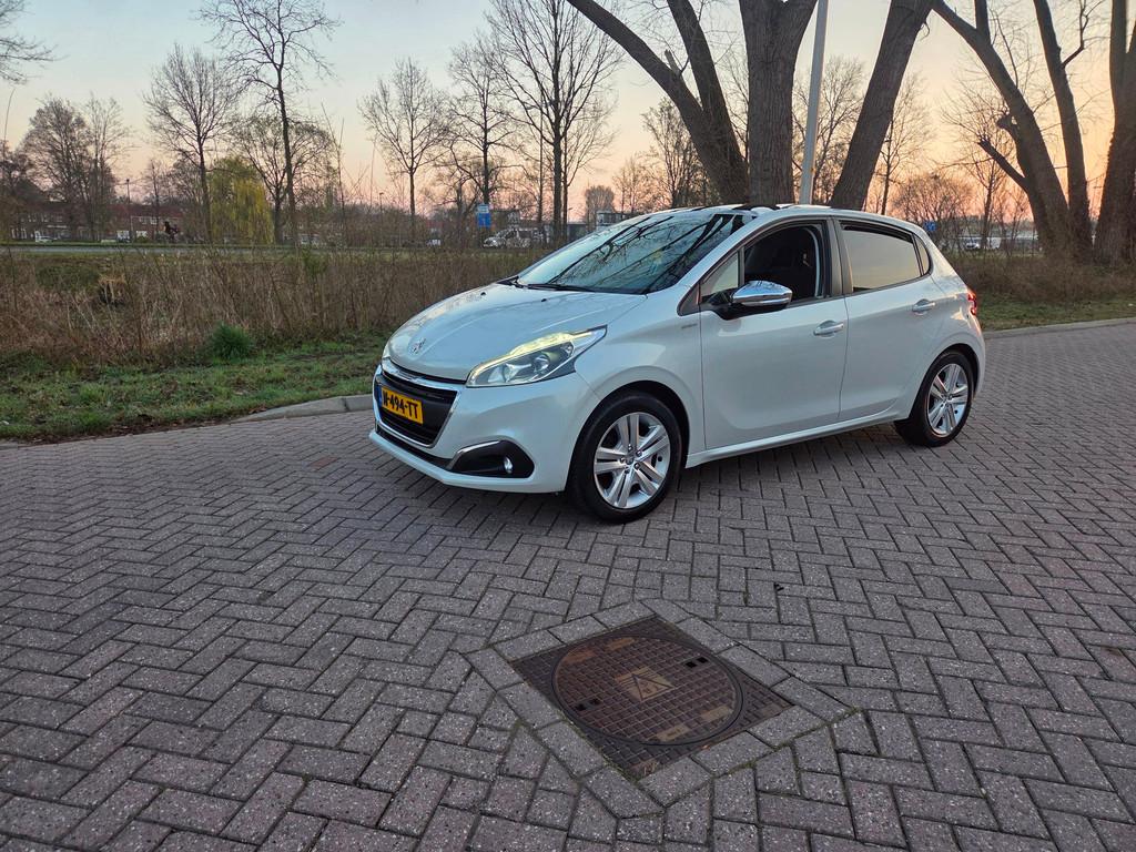 Peugeot 208 1.2 PureTech Active Pano Mooie Auto, Auto's, Peugeot, 83 pk, Stof, Gebruikt, 1199 cc