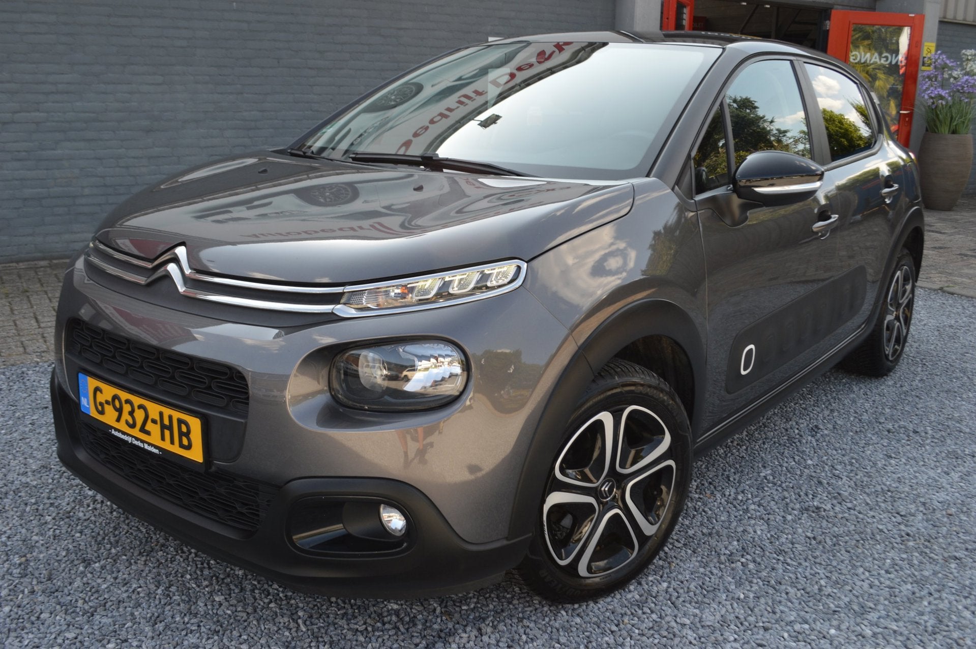 Citroen C3 1.2 PureTech Nieuwstaat | Airco | Navi | PDC| Gar, Voorwielaandrijving, 83 pk, Euro 6, 450 kg