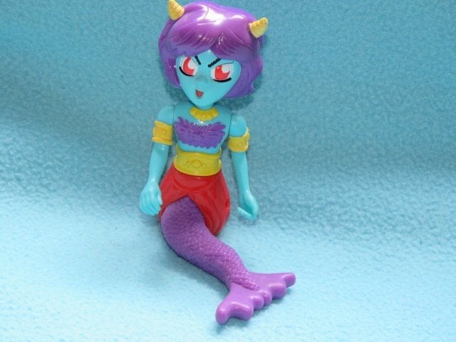 1 EURO OF GRATIS Zeemeermin Monsters Vampieren Happy Meal 03, Ophalen, Zo goed als nieuw, Tv, Beeldje, Replica of Model