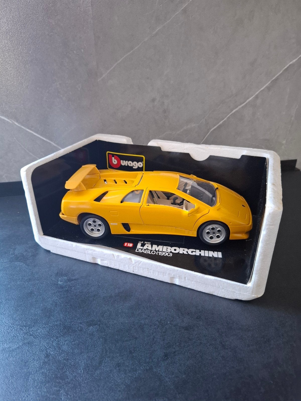 Burago Lamborghini Diablo (1990) 1:18 Modelauto, Ophalen of Verzenden