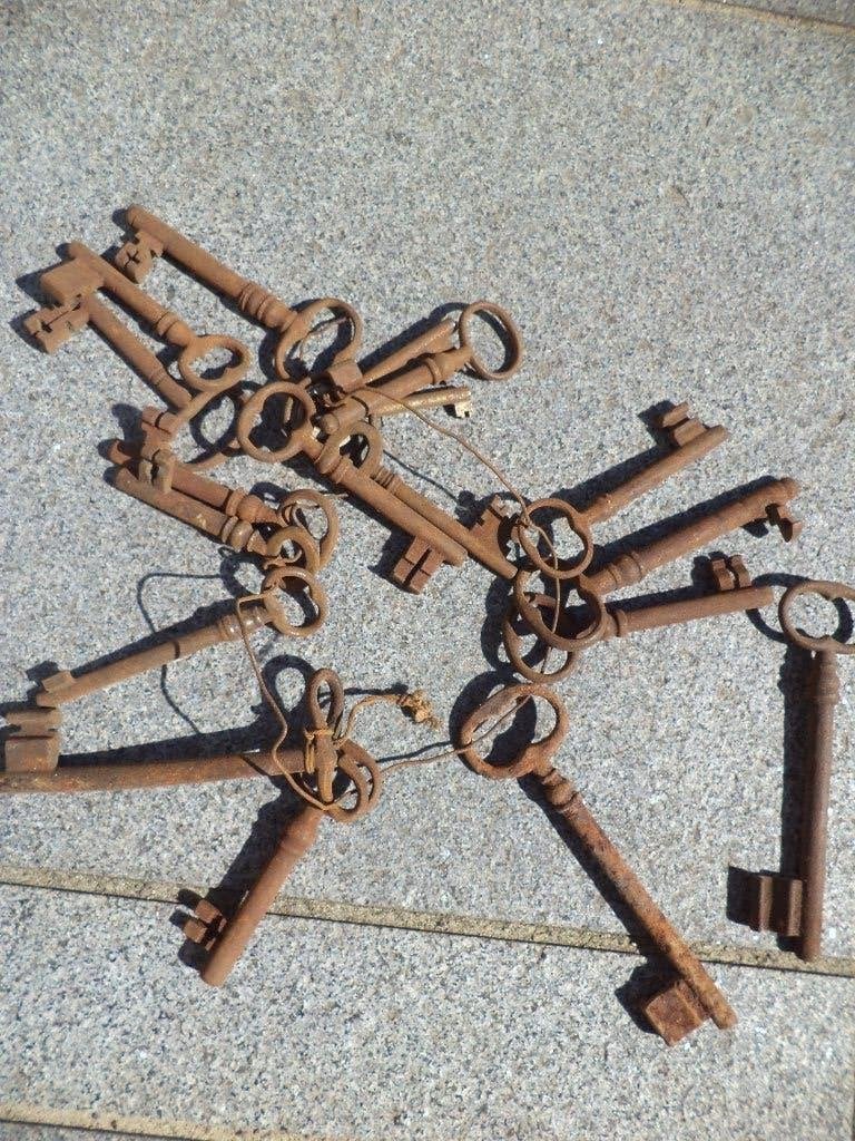 Grote reeks decoratieve antieke smeedijzeren sleutels, keys, Verzenden
