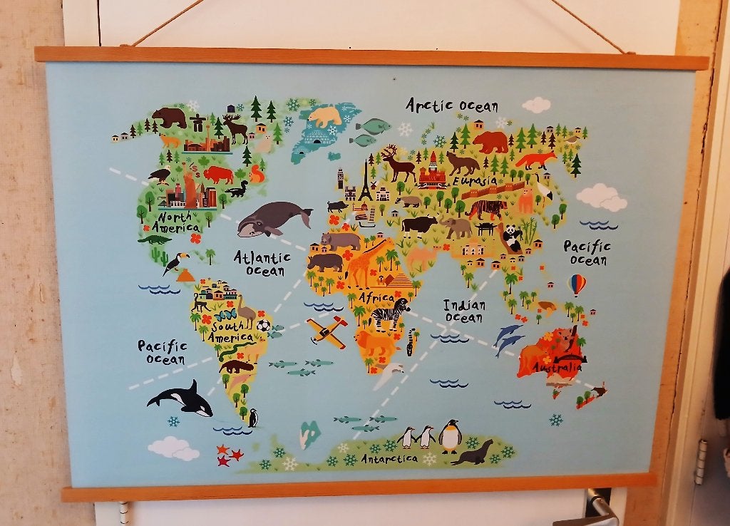 Wereldkaart doek animal world op stok voor kinderkamer stof, Ophalen, Zo goed als nieuw, Ophangbaar, Wanddecoratie