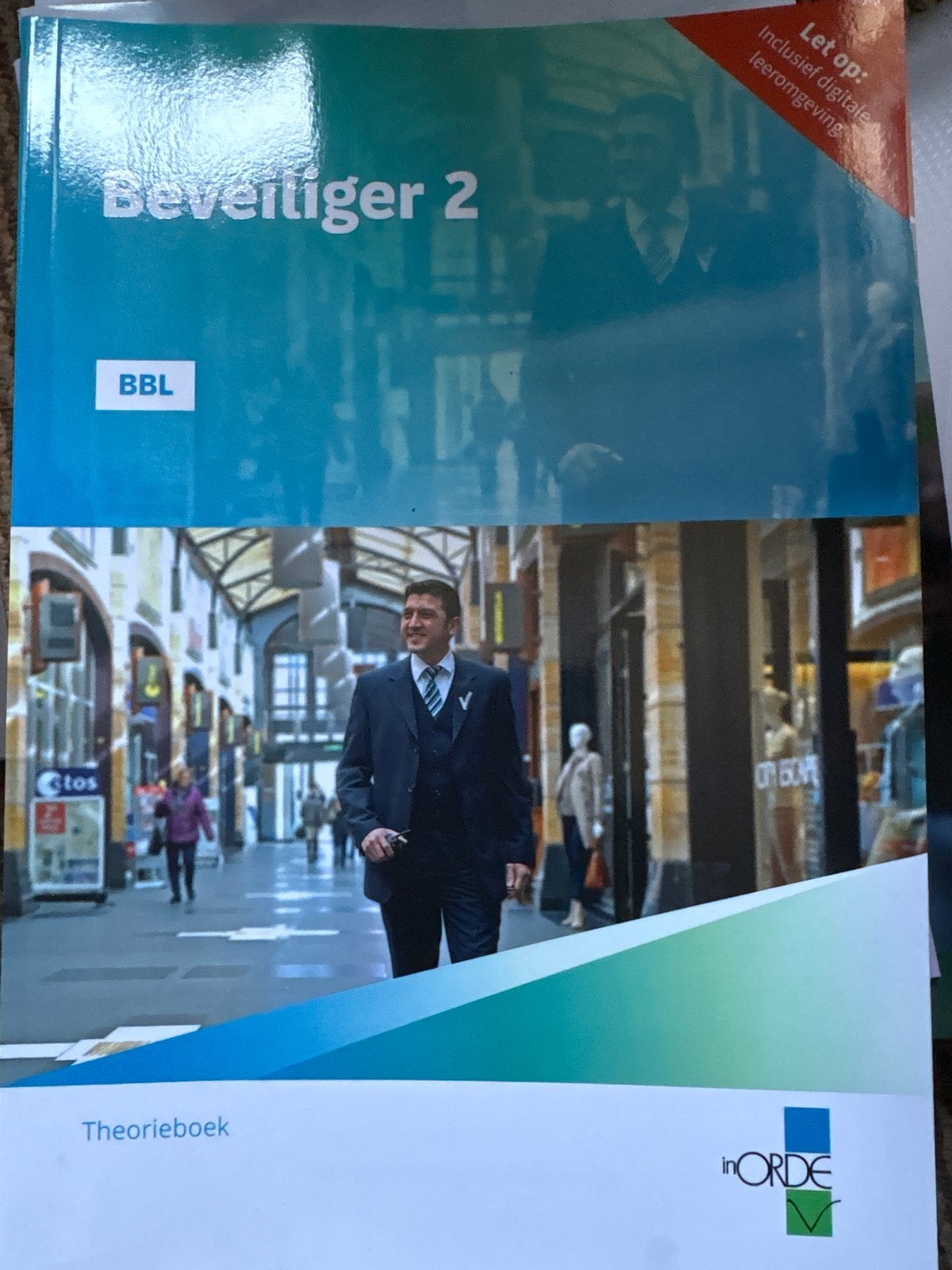 Beveiliger 2 Theorieboek BBL - Niet gebruikt, Ophalen of Verzenden, Zo goed als nieuw, MBO